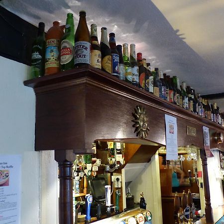 The Sun Inn Englefield Green Dış mekan fotoğraf