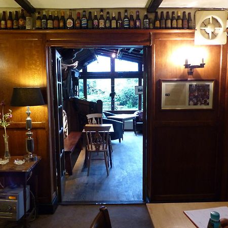 The Sun Inn Englefield Green Dış mekan fotoğraf