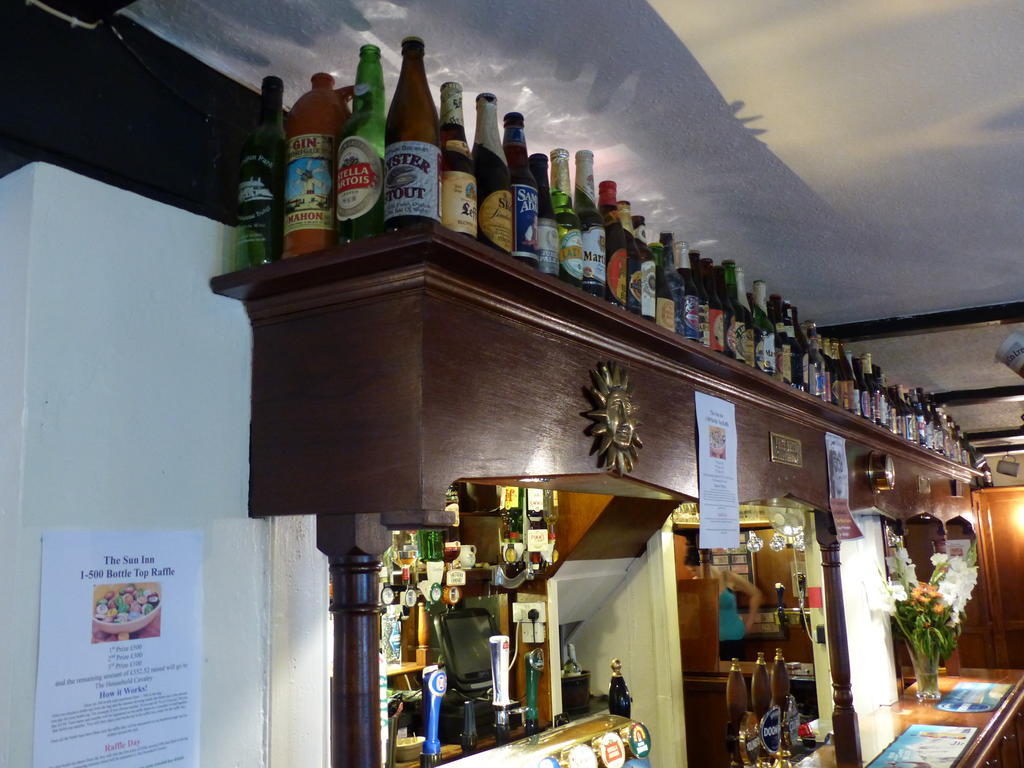 The Sun Inn Englefield Green Dış mekan fotoğraf