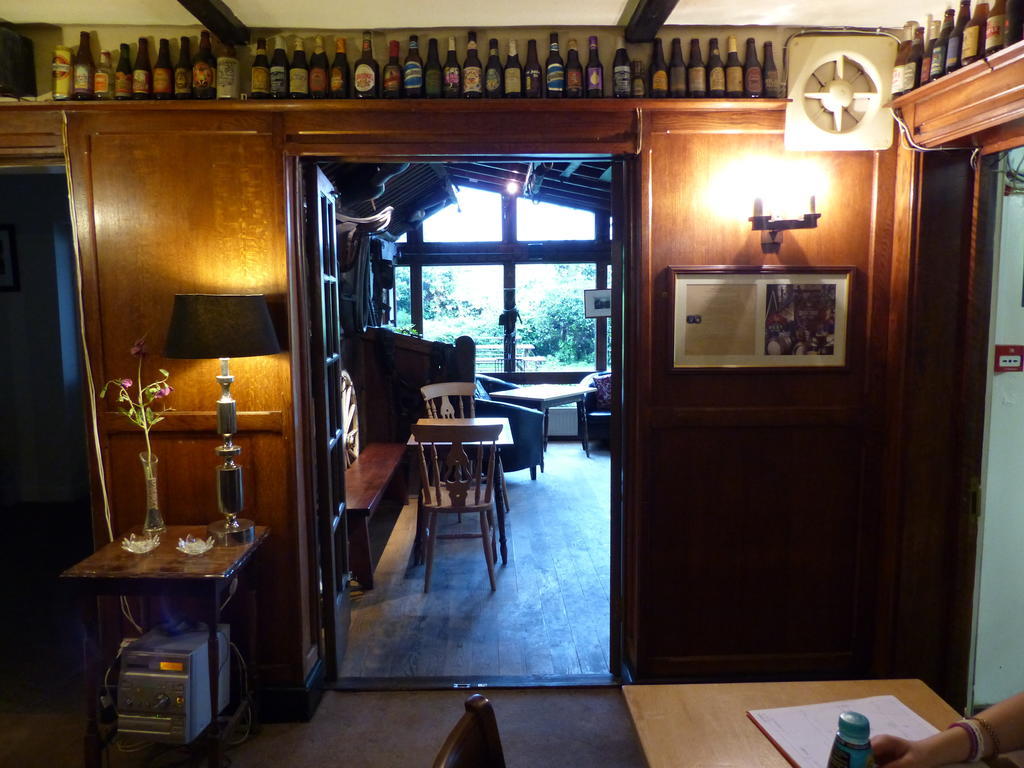 The Sun Inn Englefield Green Dış mekan fotoğraf